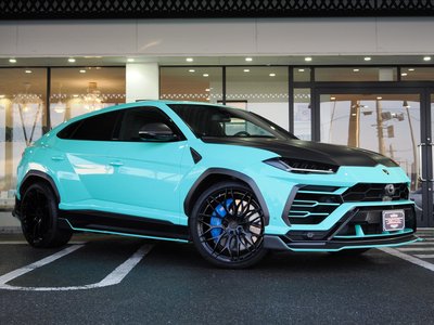 LAMBORGHINI URUS - 4