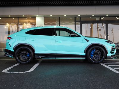 LAMBORGHINI URUS - 7