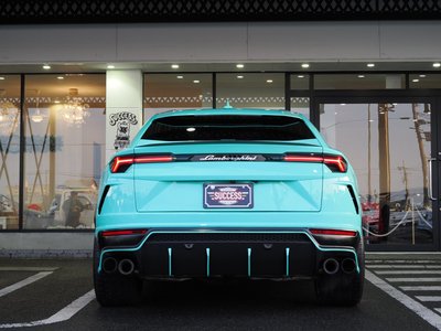 LAMBORGHINI URUS - 6