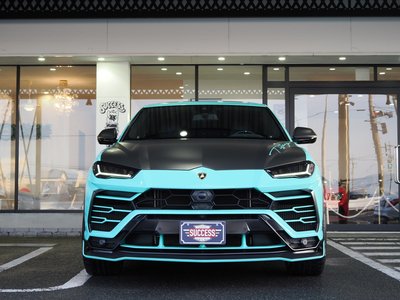 LAMBORGHINI URUS - 2