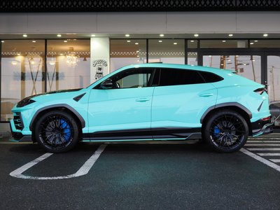 LAMBORGHINI URUS - 5