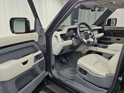 LAND ROVER DEFENDER - 10