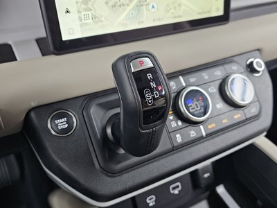 LAND ROVER DEFENDER - 9