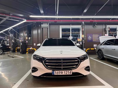 MERCEDES-BENZ E-CLASS - 1