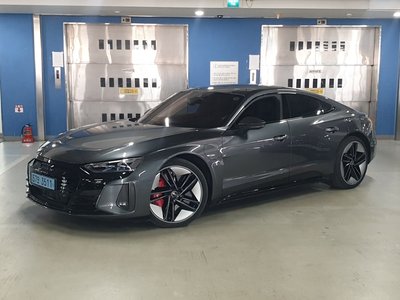 AUDI RS E-TRON GT - 1