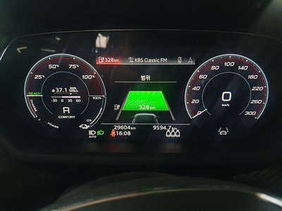 AUDI RS E-TRON GT - 8