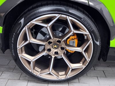 LAMBORGHINI URUS - 6