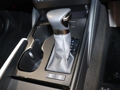 صورة مصغرة 37 لـ 2024 Lexus ES