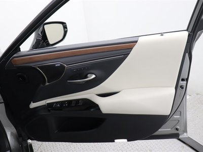 صورة مصغرة 40 لـ 2024 Lexus ES
