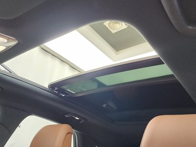 2022 Genesis GV70 — миниатюра 18
