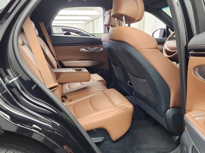2022 Genesis GV70 — миниатюра 12