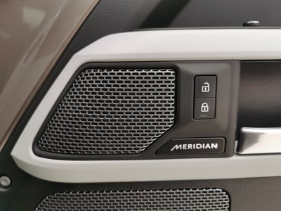 LAND ROVER DEFENDER - 3