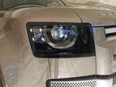 LAND ROVER DEFENDER - 8