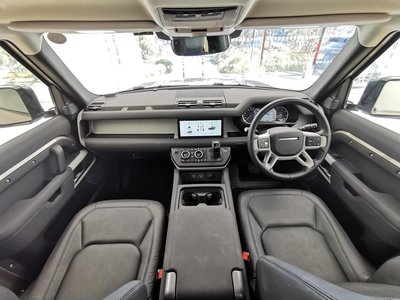 LAND ROVER DEFENDER - 4