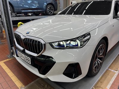 BMW 5 SERIES - 1