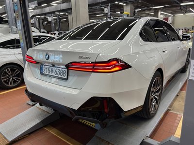 BMW 5 SERIES - 4