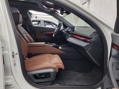 2025 BMW 5 SERIES — миниатюра 17