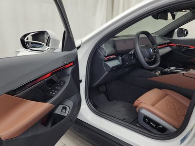2025 BMW 5 SERIES — миниатюра 13