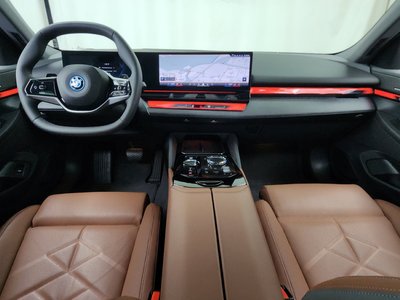 2025 BMW 5 SERIES — фото 5