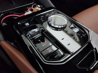2025 BMW 5 SERIES — миниатюра 12