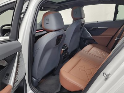 2025 BMW 5 SERIES — миниатюра 16