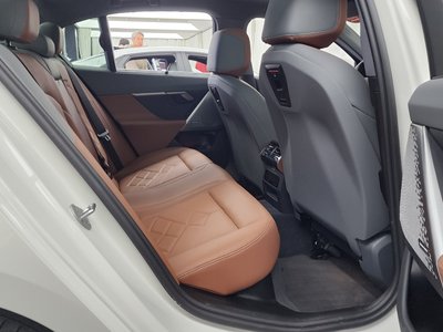 2025 BMW 5 SERIES — миниатюра 18