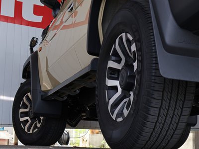 TOYOTA LAND CRUISER 70 - 9