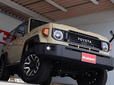 TOYOTA LAND CRUISER 70 - 7