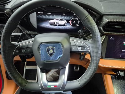 LAMBORGHINI URUS - 4