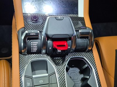 LAMBORGHINI URUS - 9