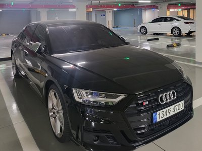 AUDI S8