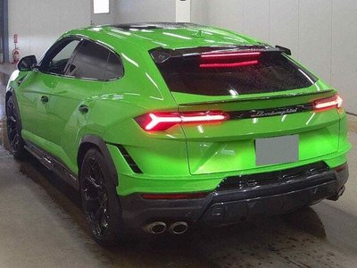 LAMBORGHINI URUS - 1