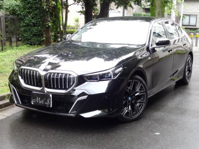 2025 BMW 5 SERIES — фото 1