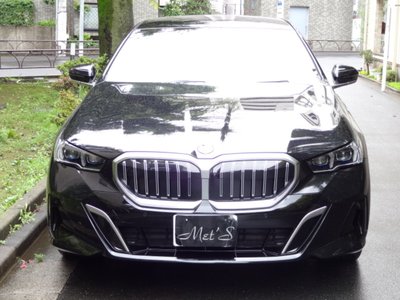 2025 BMW 5 SERIES — фото 2
