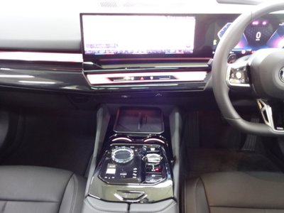 2025 BMW 5 SERIES 缩略图 32