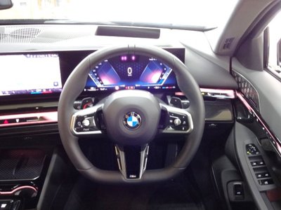 2025 BMW 5 SERIES 缩略图 31