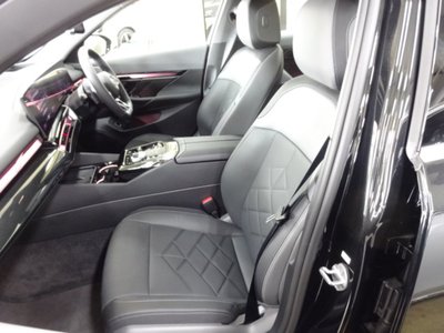 2025 BMW 5 SERIES 缩略图 13