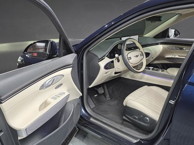2021 Genesis GV70 — миниатюра 13