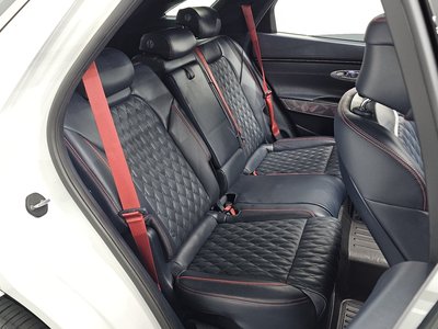 2021 Genesis GV70 — миниатюра 17