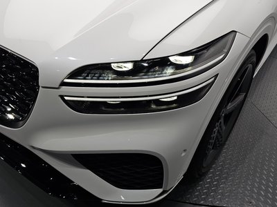 صورة 9 لـ 2021 Genesis GV70