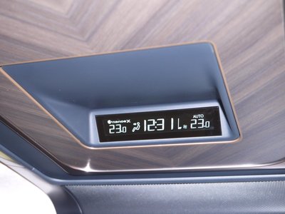 2023 Lexus LM — миниатюра 13