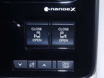 2023 Lexus LM — миниатюра 17