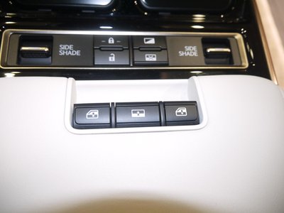 2023 Lexus LM — миниатюра 18