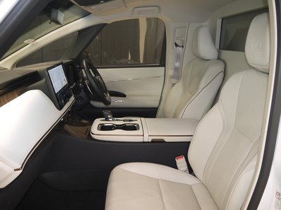 2023 Lexus LM — миниатюра 22