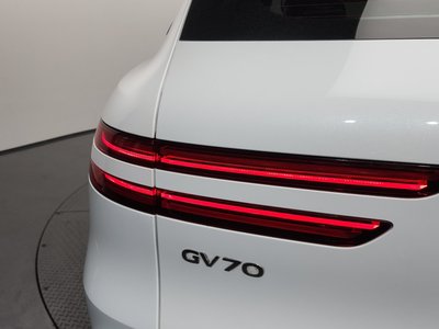 صورة 10 لـ 2021 Genesis GV70
