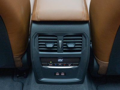 2025 BMW 3 SERIES thumbnail 19