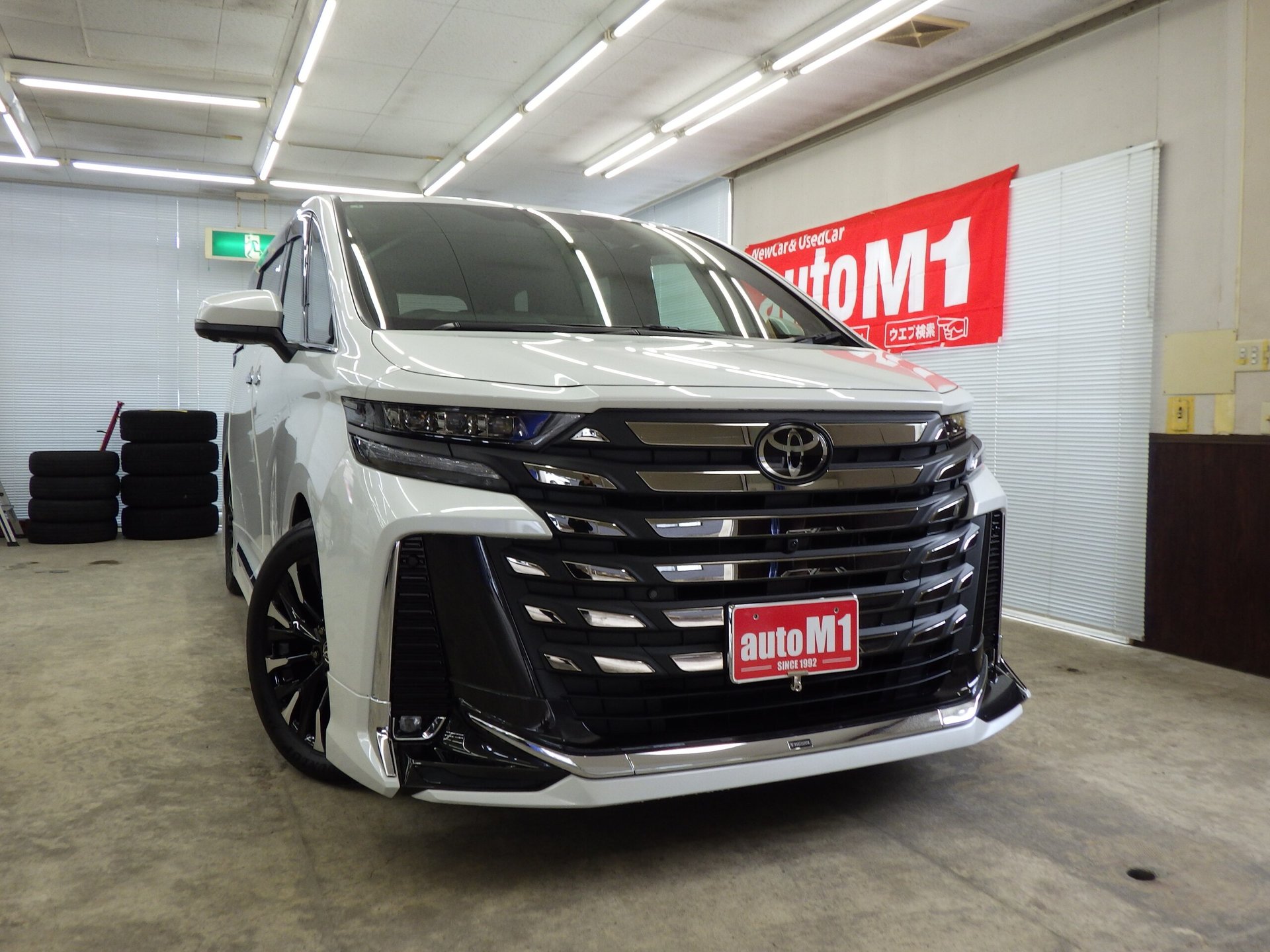 TOYOTA VELLFIRE - View 1