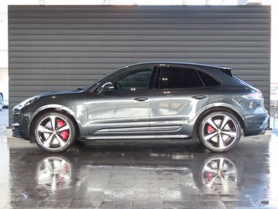 PORSCHE MACAN - 4