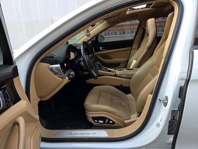 PORSCHE PANAMERA - 10