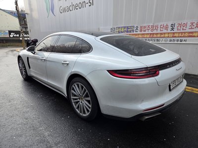 PORSCHE PANAMERA - 3
